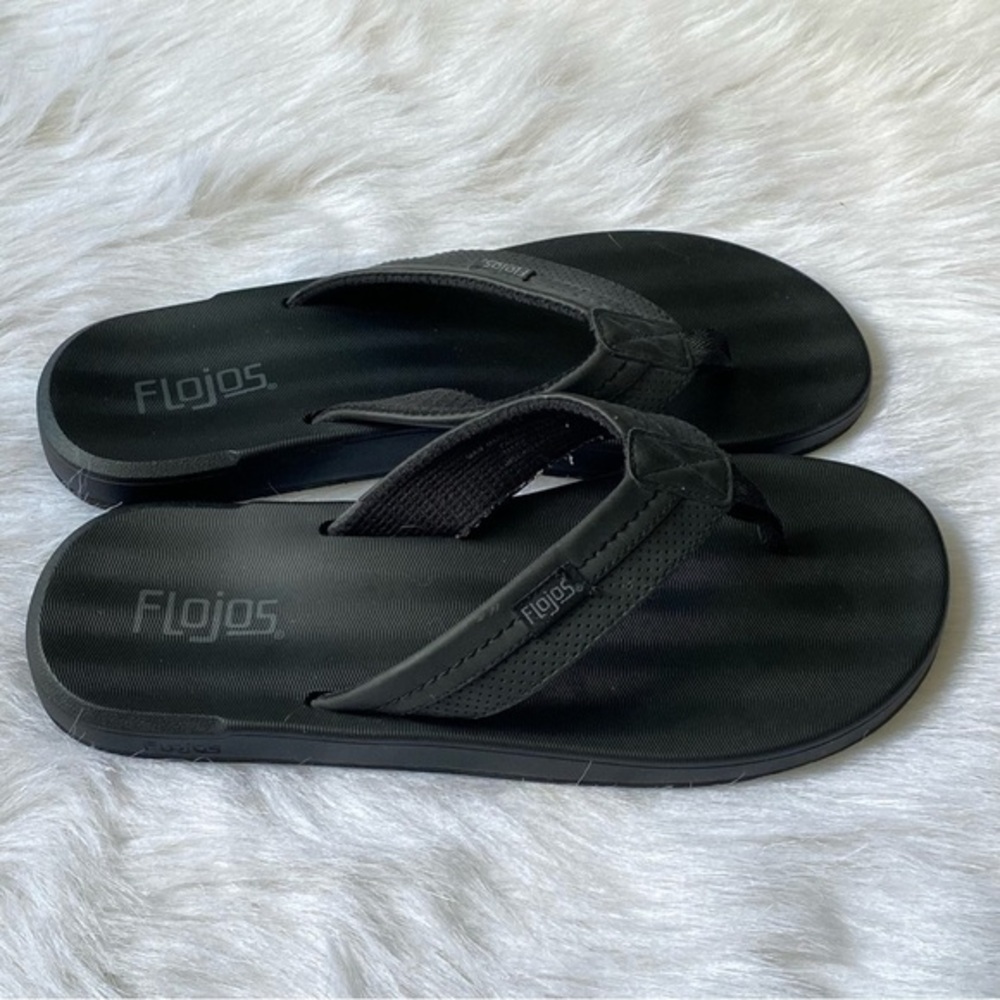 FLOJOS Sandal’s Mens Size 11 Black Slip On Flip Flops Has Some Pealing